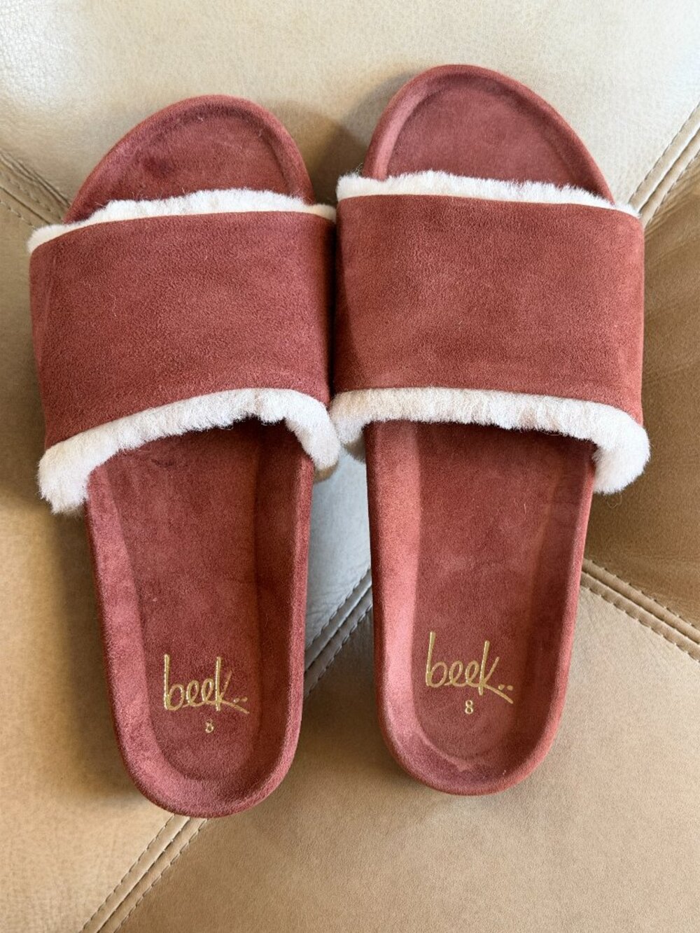 Beek | Fuzzy Slides - Picture 1 of 2